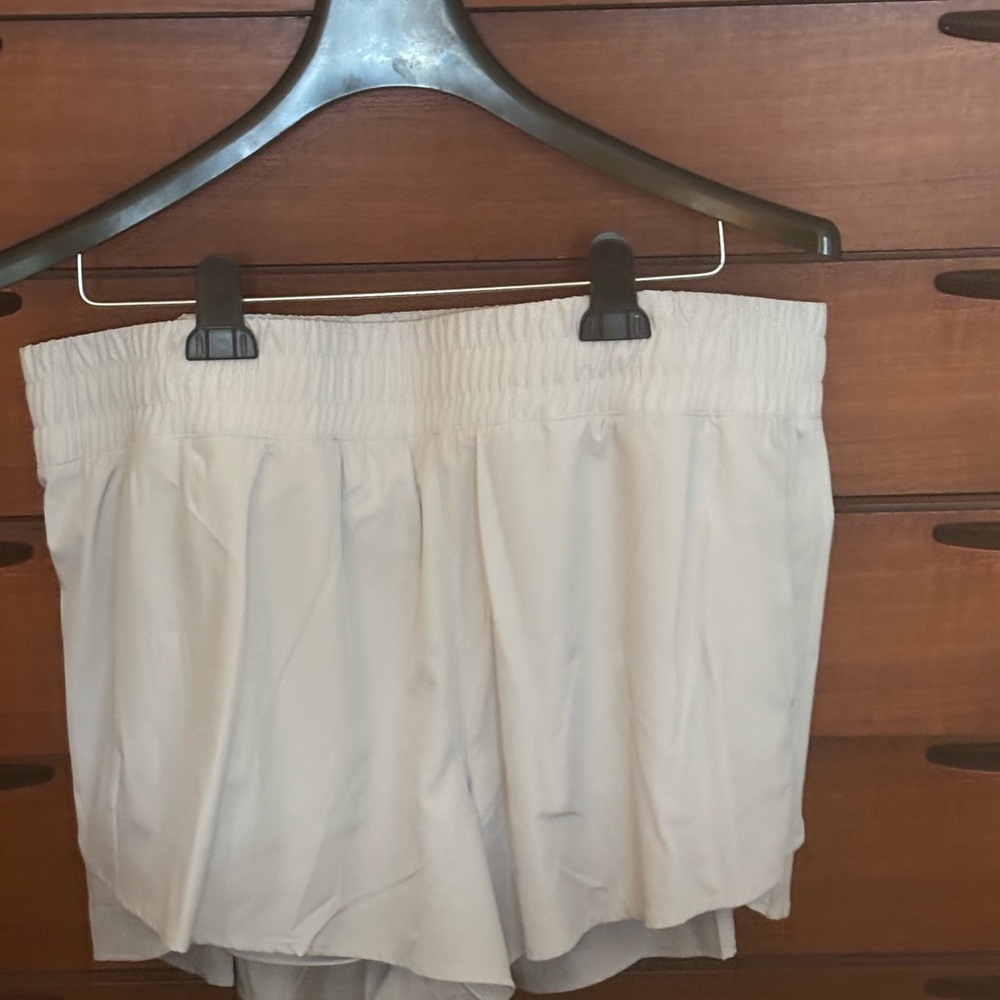 NWOT
Avia Women's Running Shorts with Bike Liner Womens Size 22